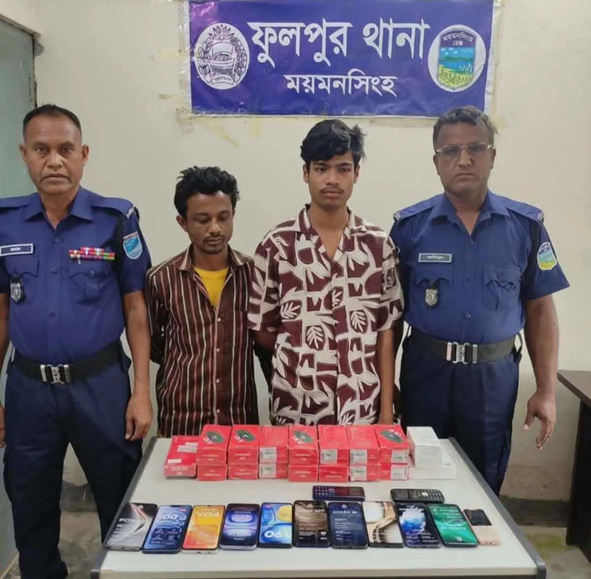 ফুলপুরে দেয়াল ভেঙে মোবাইল দোকানে চুরি, গ্রেফতার ২
