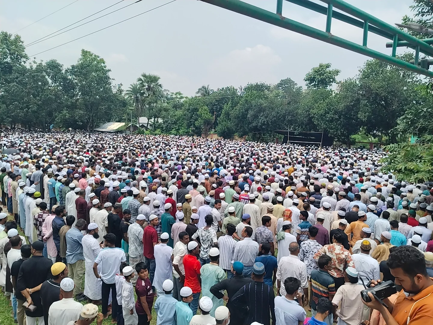 শ্রীপুরে সাবেক মেয়র আনিছুর রহমান ও তাঁর বোনের জানাজা অনুষ্ঠিত