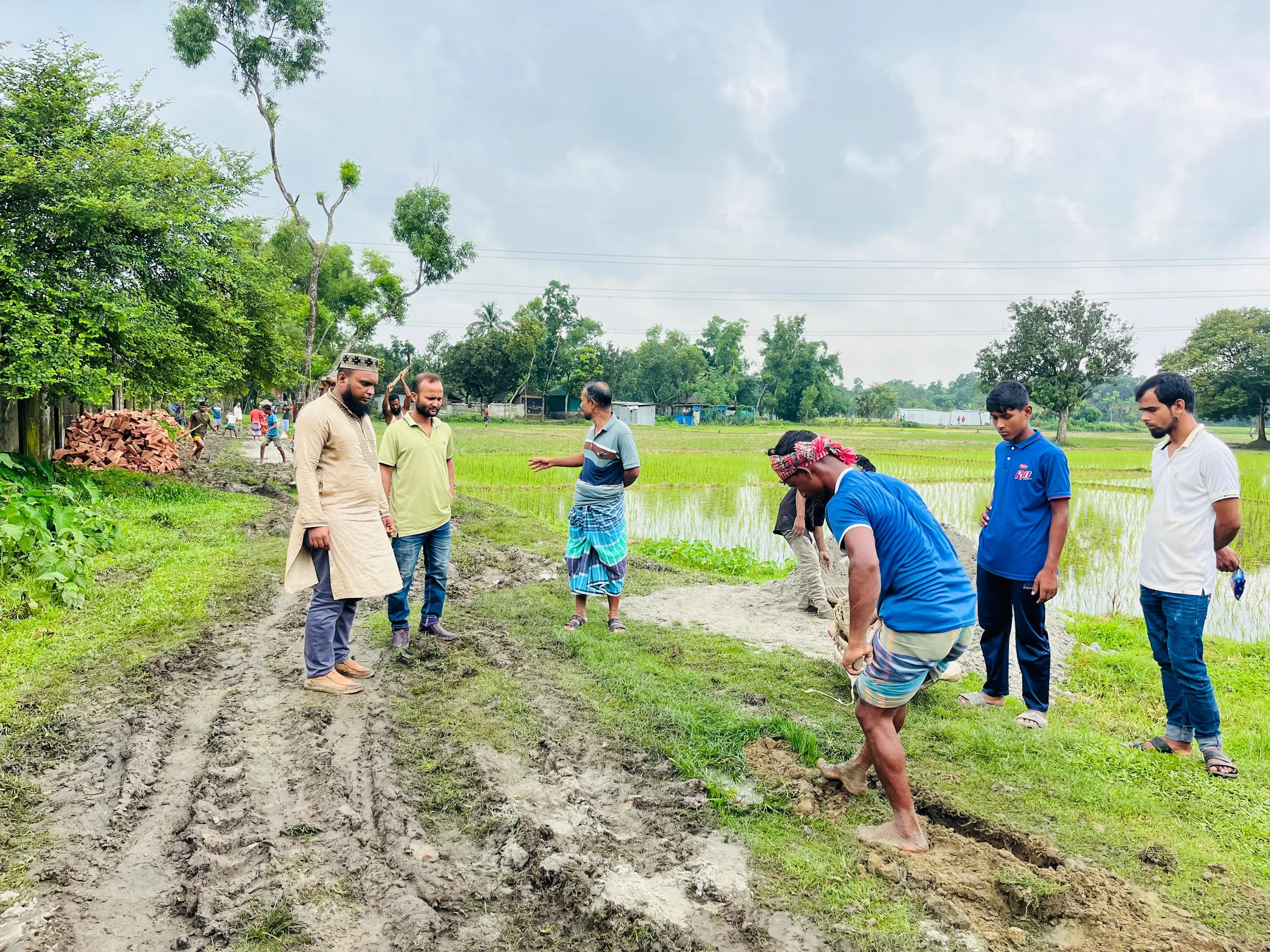 দীর্ঘ দুই যুগের অবহেলার অবসান, উন্নয়নের ছোঁয়া পেল শ্রীপুর পৌরসভার ১ নম্বর ওয়ার্ডের রাস্তা