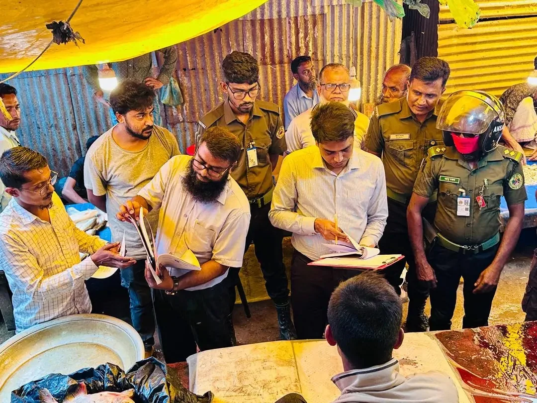 ফুলপুরে নিষিদ্ধ পিরানহা মাছ বিক্রির দায়ে ব্যবসায়ীকে ৫ হাজার