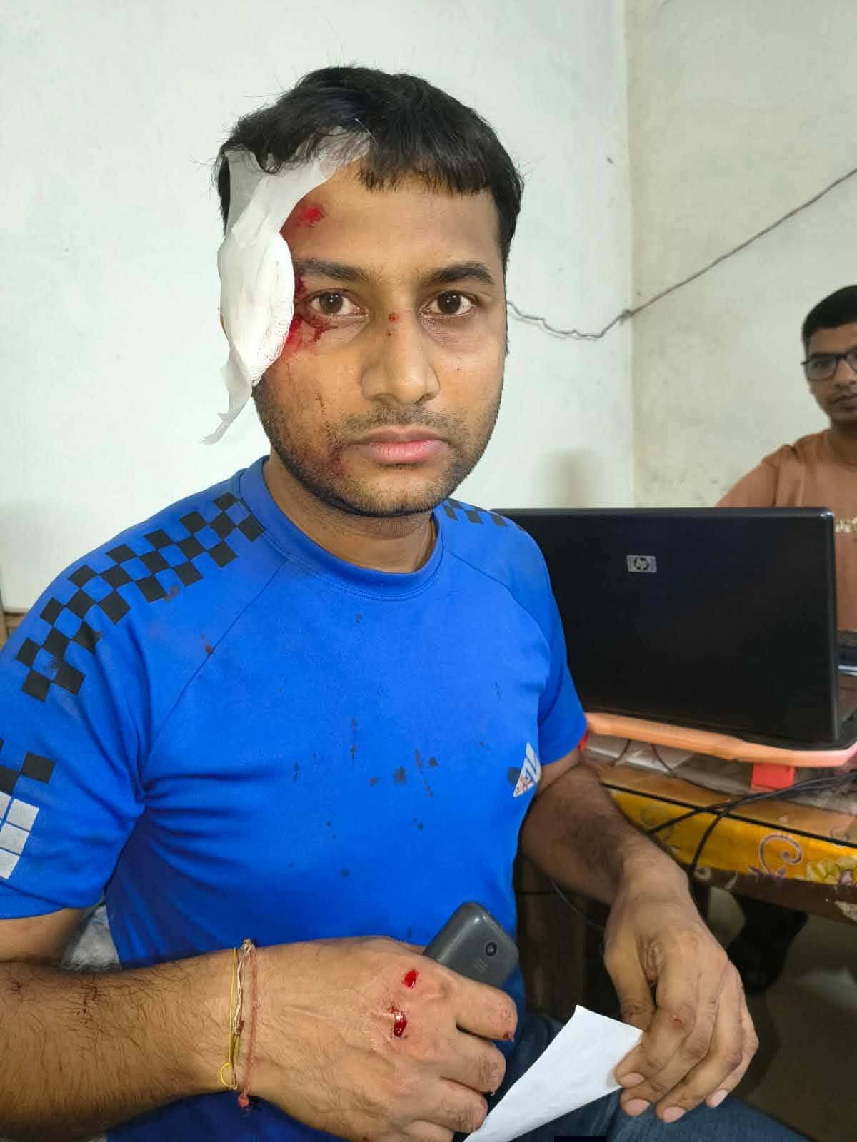 ফুলপুরে পাওনা টাকা চাইতে গিয়ে মনোহারী ব্যবসায়ীকে কাঁচি দিয়ে হামলা, হাসপাতালে ভর্তি