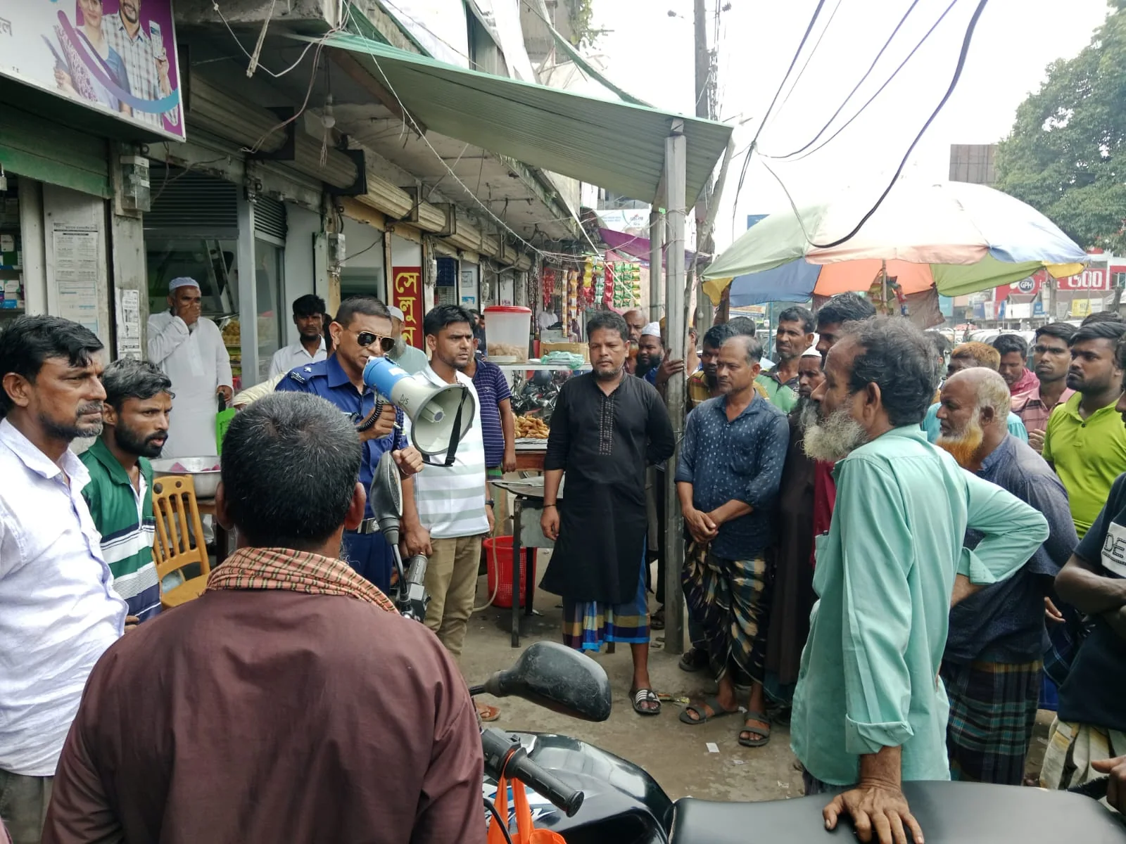 ফুলপুর বাসস্ট্যান্ডে অটো চুরি ও জননিরাপত্তায় ওসির নেতৃত্বে আলোচনা